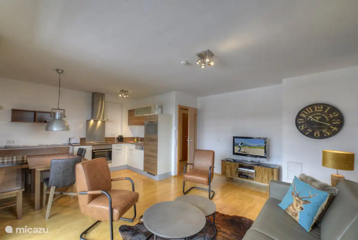 Das schöne Wohnzimmer, Küche und Sitzecke