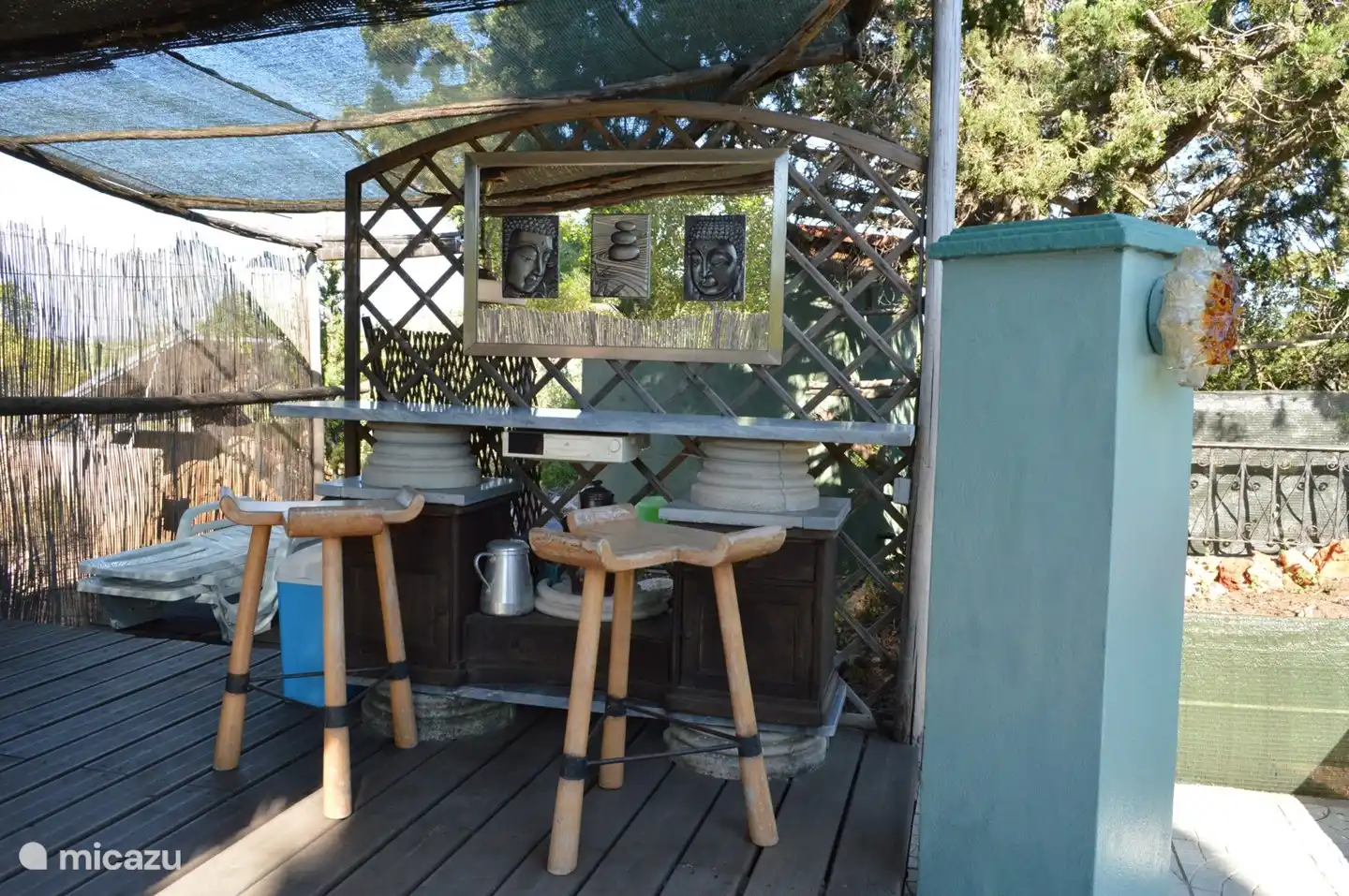 La sombra au bord du bassin