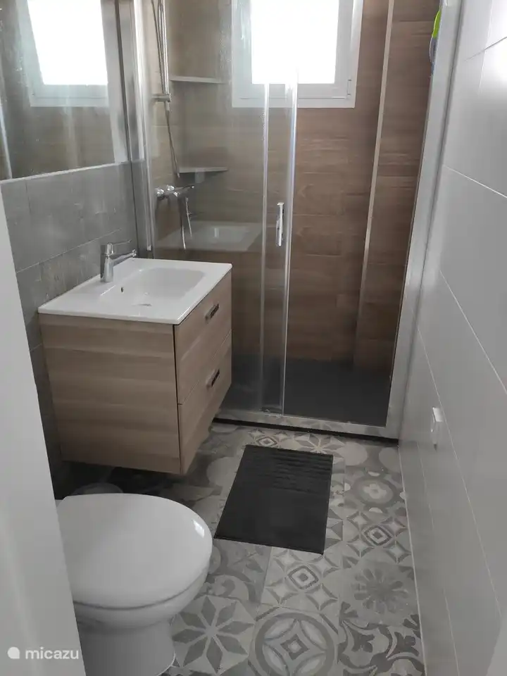 Zusätzliches Badezimmer im Flur