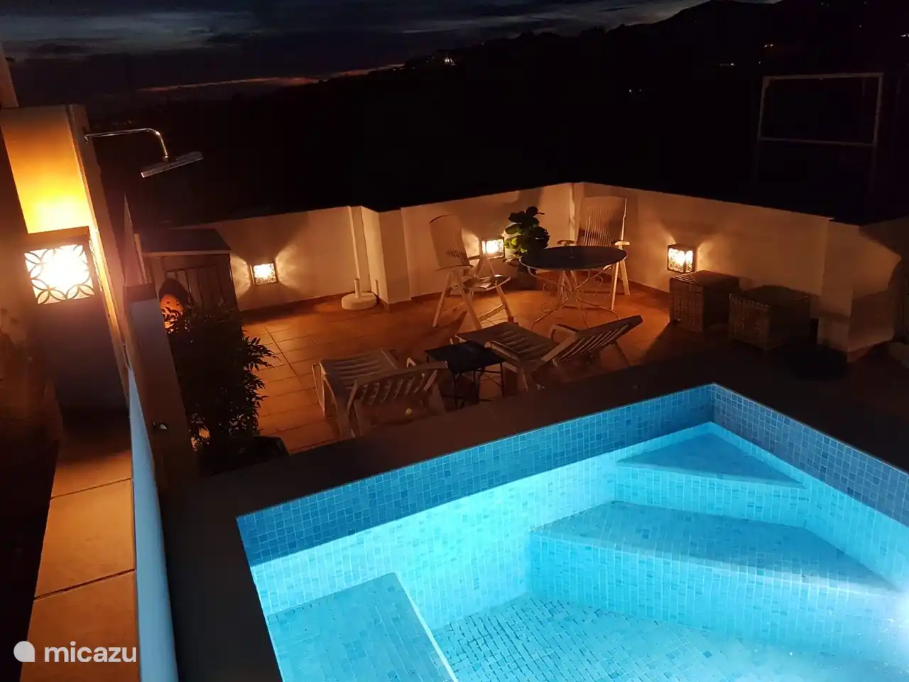 Dachterrasse am Abend