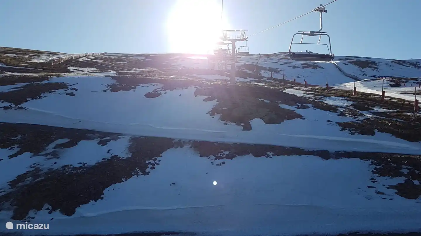 Skibegeisterte können in der Saison etwa 1 Stunde entfernt in Granada Ski fahren. Hier lässt es sich wunderbar Ski fahren.