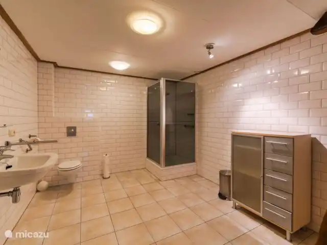 Het Reirinck, 14 pers.Het Voorhuis huren in Nederland, Gelderland, Groenlo - boerderij Grote badkamers