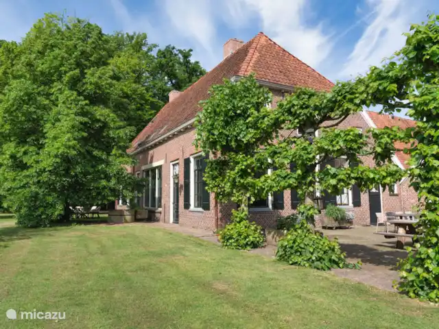Het Reirinck, 14 pers.Het Voorhuis huren in Nederland, Gelderland, Groenlo - boerderij Grote tuin