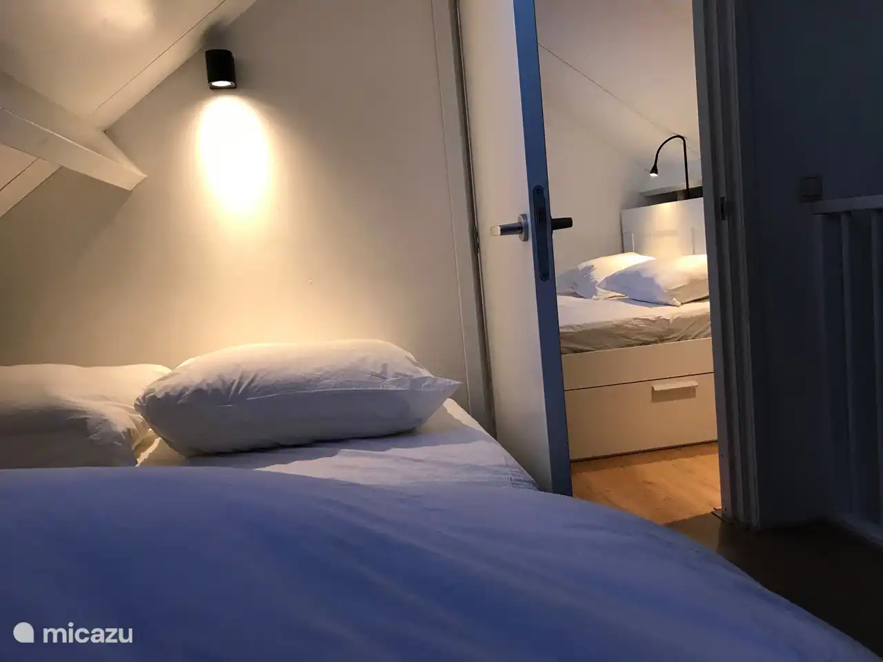 Bedroom 2 with a queen-size bed (160x200cm)