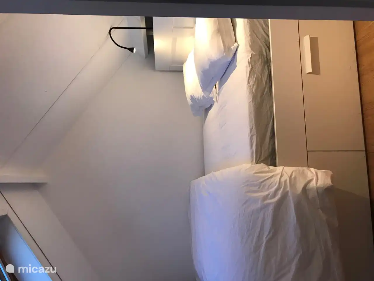 Bedroom 1 with king-size bed (180x200cm)