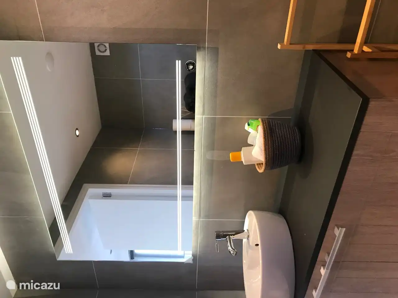 Bathroom with underfloor heating, like in the whole house