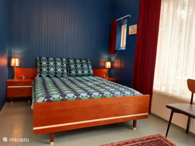Location de Vacances Pays-Bas, Overijssel, Holten, maison de vacances - Maison forestière rétro 'De Verpoozing' Mobilier de chambre original des années 60. Le lit fait 140 x 200