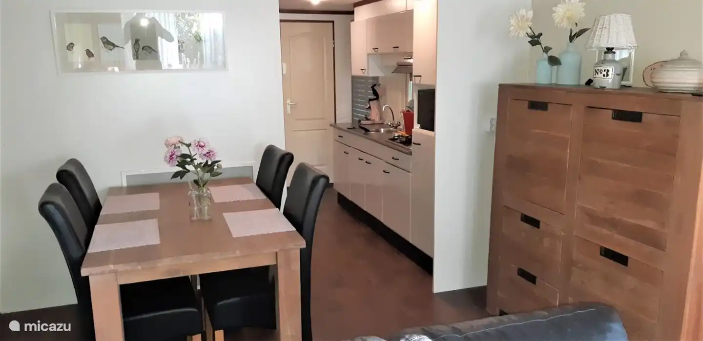 Blick vom Wohnzimmer in unsere Küche