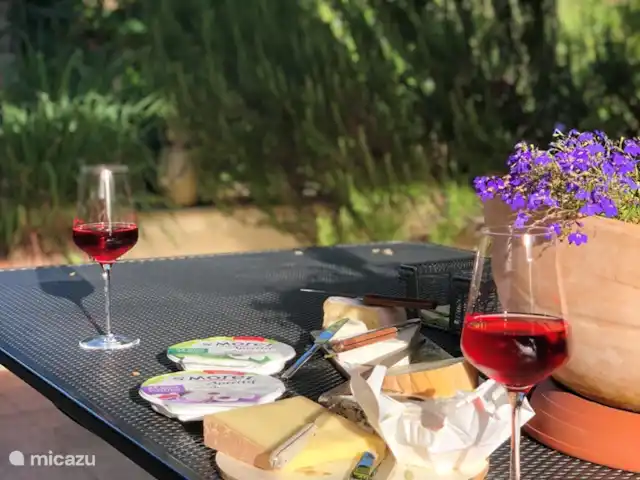 Villa Mon Cherry La Haute Preze 26 en Francia, Charente, Rouzède - villa Todos los miércoles un mercado local con deliciosos productos regionales.