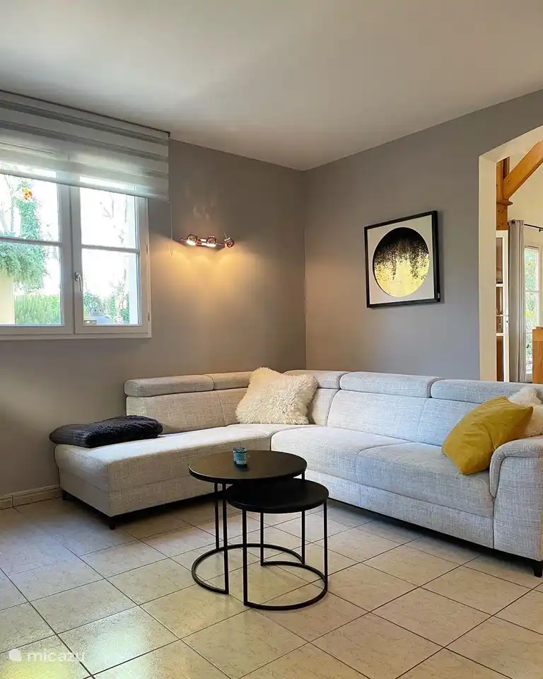 Geräumiges Ecksofa.