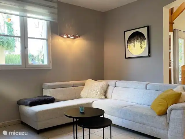 Villa Mon Cherry La Haute Preze 26 en Francia, Charente, Rouzède - villa Amplio sofá esquinero.