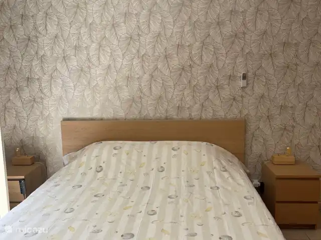 Villa Mon Cherry La Haute Preze 26 en Francia, Charente, Rouzède - villa Dormitorio principal con cama de 180x200 y amplio espacio de guardarropas