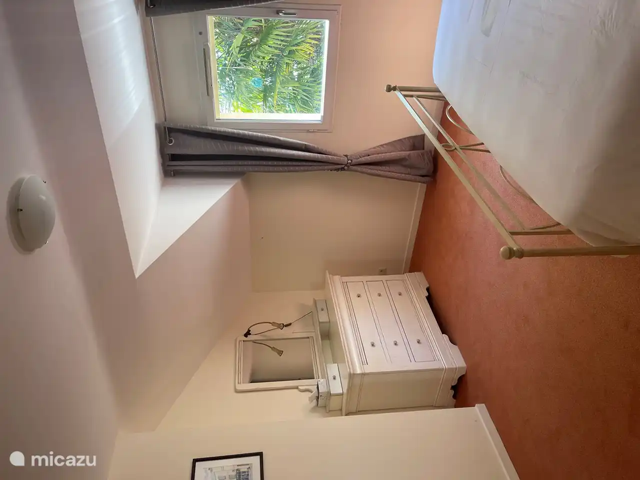 Blick auf Loch 18 des wunderschönen Golfplatzes.