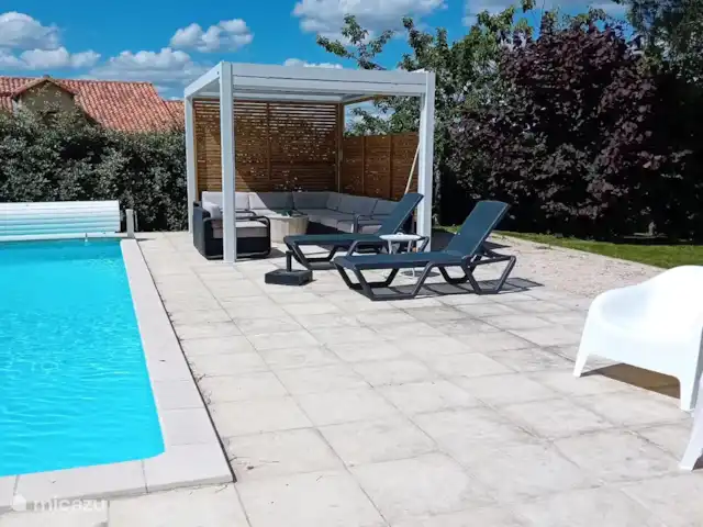 Villa Mon Cherry La Haute Preze 26 en Francia, Charente, Rouzède - villa Piscina con pérgola