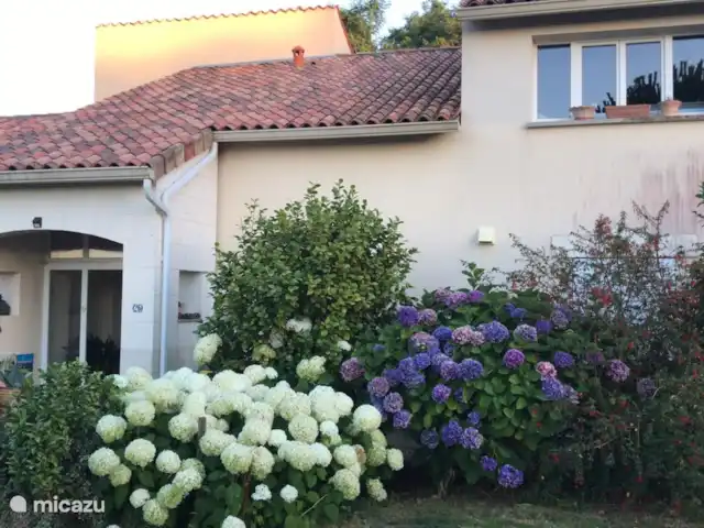 Villa Mon Cherry La Haute Preze 26 en Francia, Charente, Rouzède - villa Patio delantero