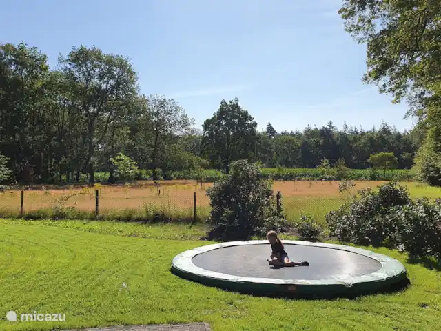 PuurZang | Ommen huren in Nederland, Overijssel, Ommen - vakantiehuis Trampoline en uitzicht vanaf één van de terassen