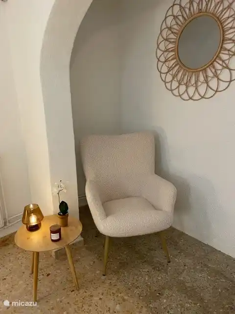 Coin salon cosy dans la chambre parentale