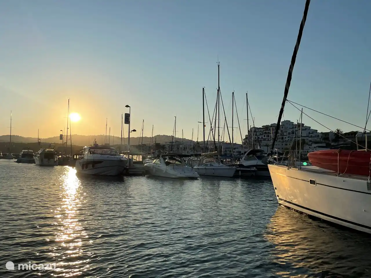 Coucher de soleil depuis l'eau