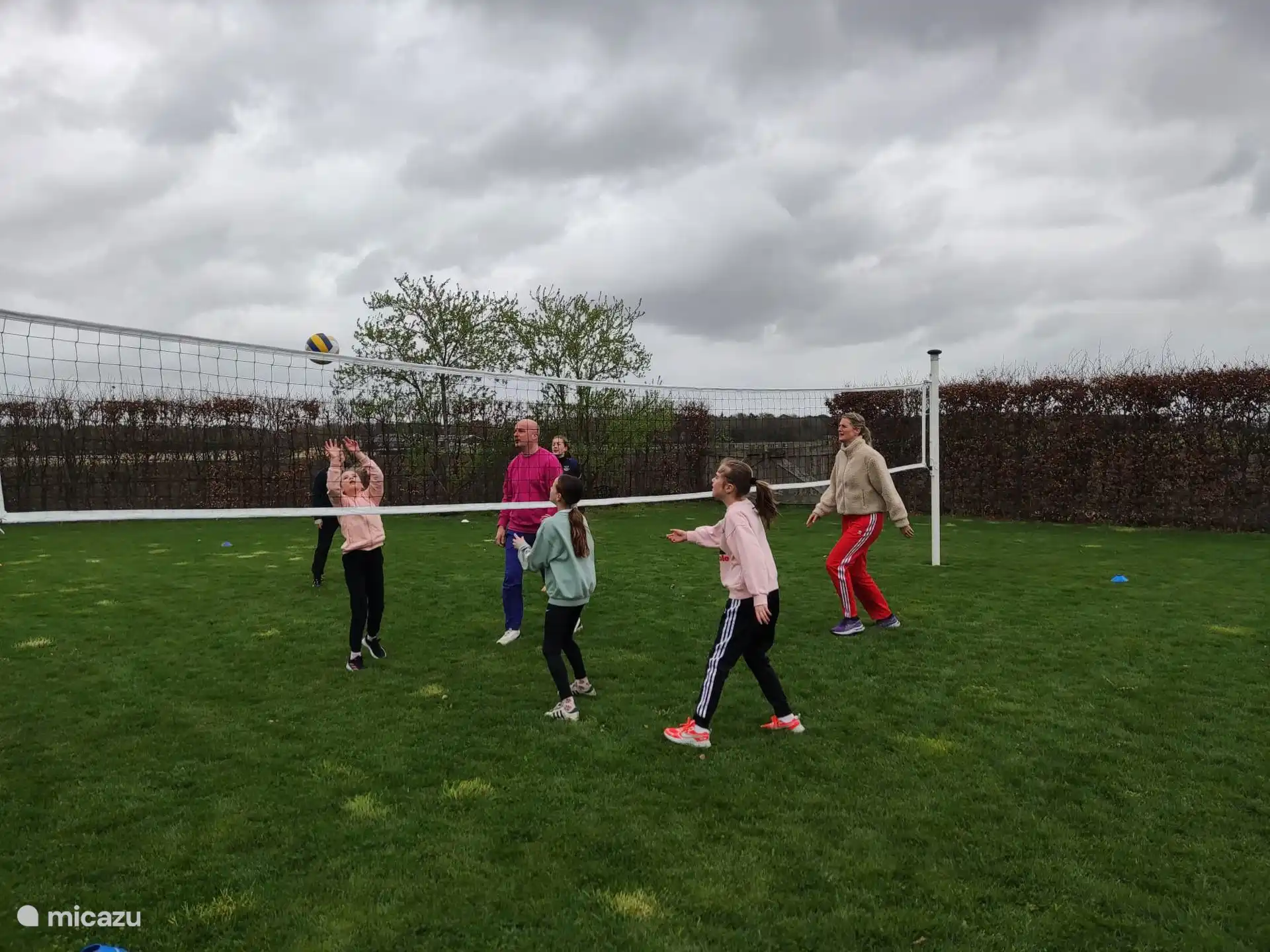 Cozy game of volley!