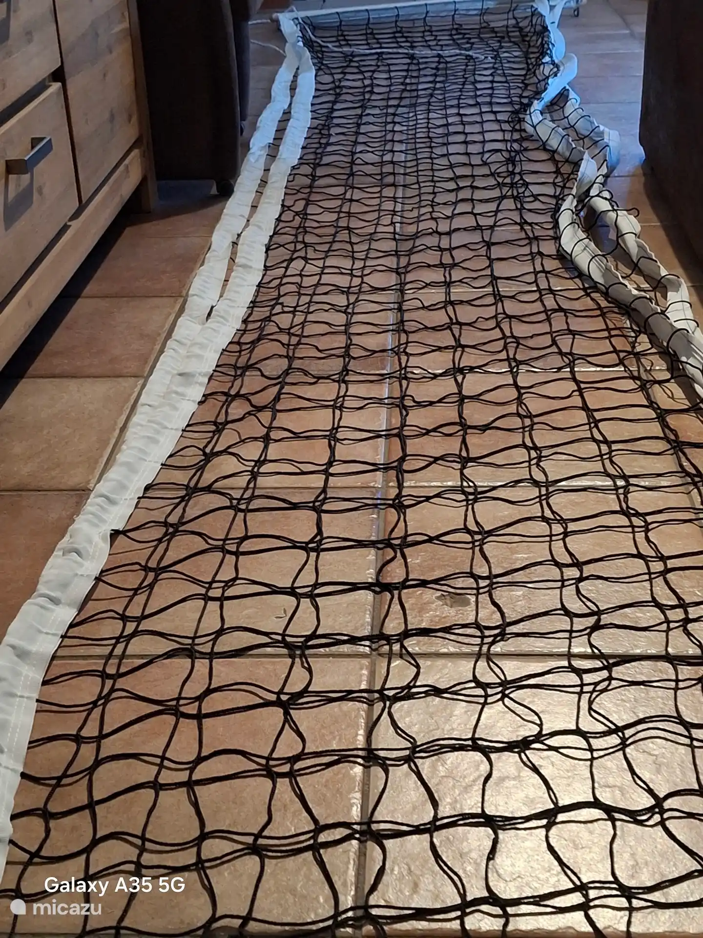 Het volleybal net is binnen! Wordt binnenkort gemonteerd, dus extra spelplezier met volley/badminton!