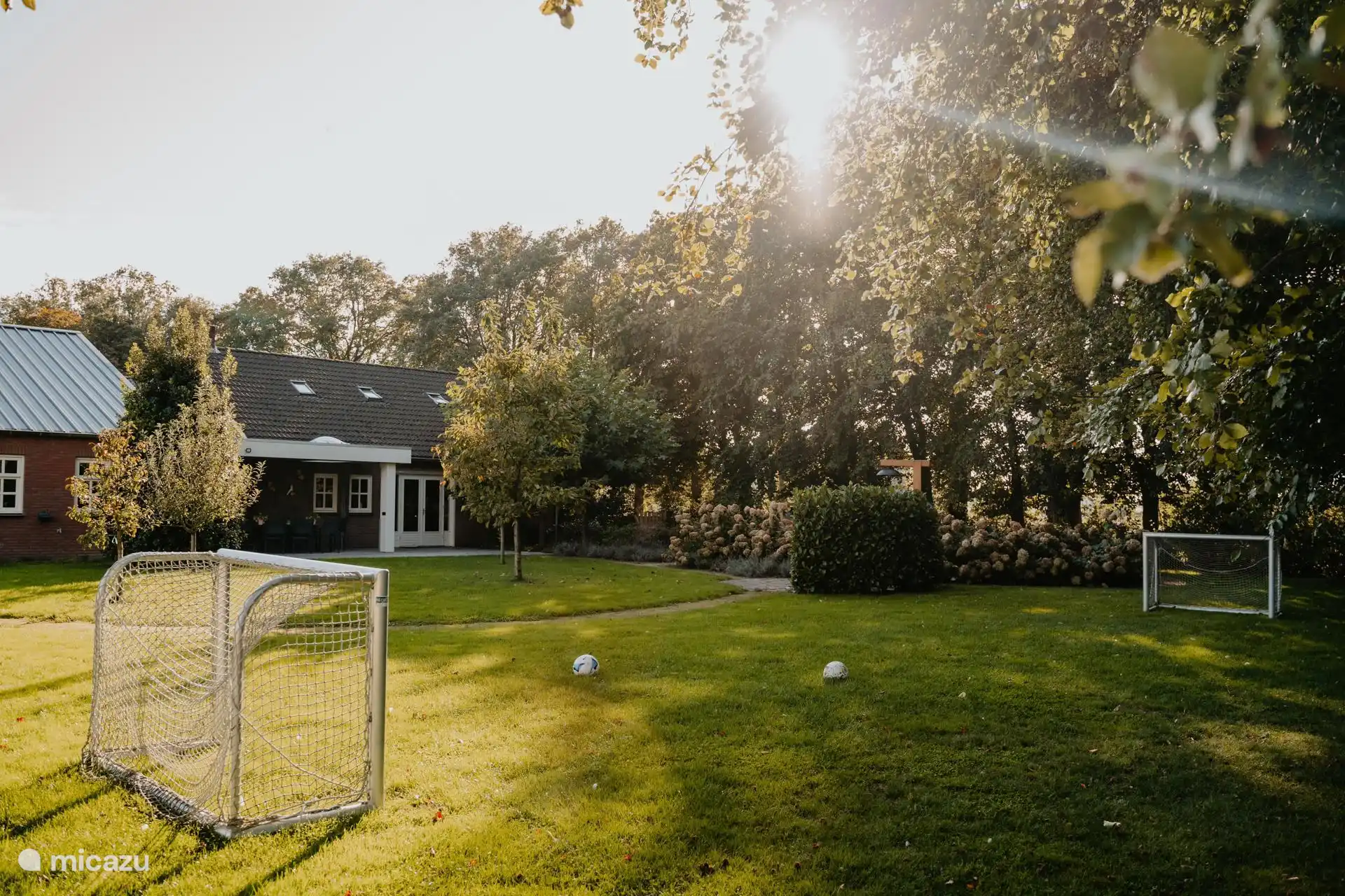 Fußballplatz zum Austoben; Fühlen Sie sich wieder wie ein Profi!
