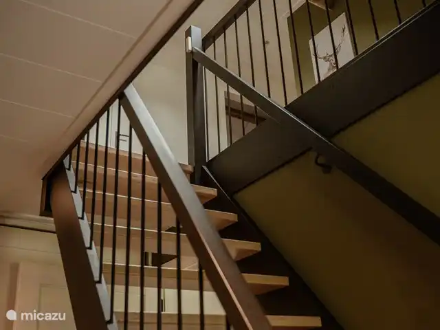 Boekels Buiten en Países Bajos, Barbante Septentrional, Boekel - casa vacacional Escaleras al primer piso. La lámpara se enciende automáticamente.