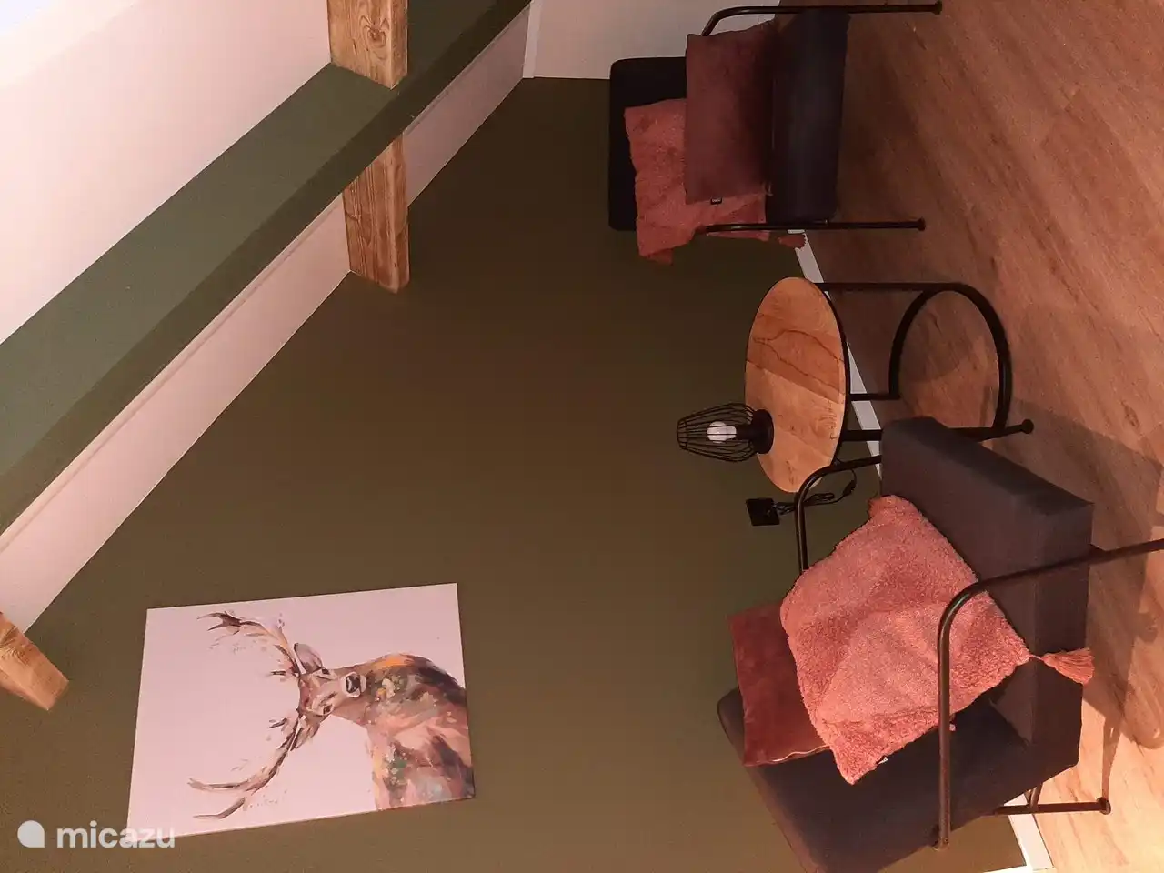 Sitz auf dem Treppenabsatz für einen zusätzlichen Ruheplatz.