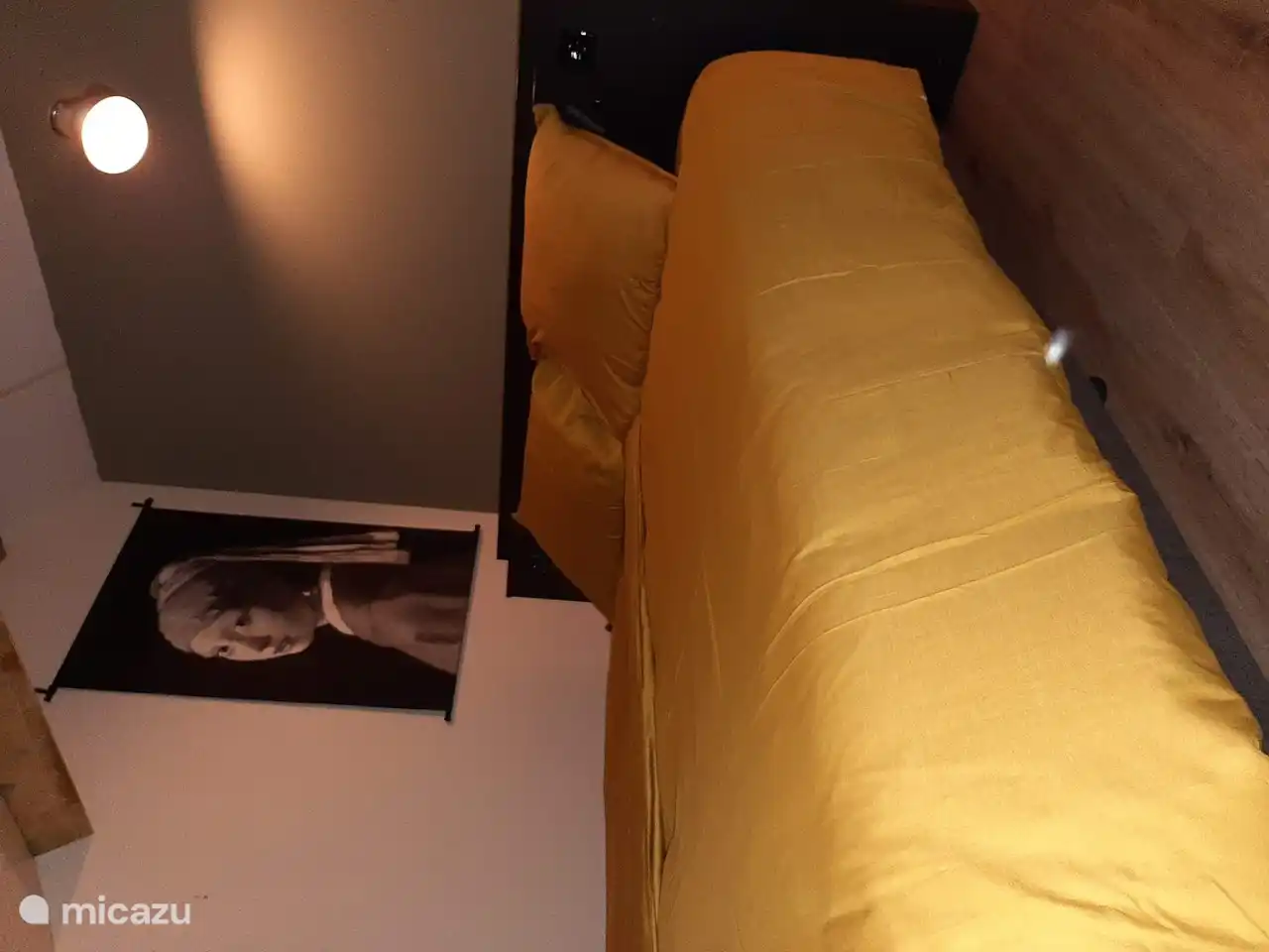 2-Personen-Schlafzimmer im Obergeschoss (Südseite) mit Dachfenster mit Verdunklung/Rollo/Insektenschutz