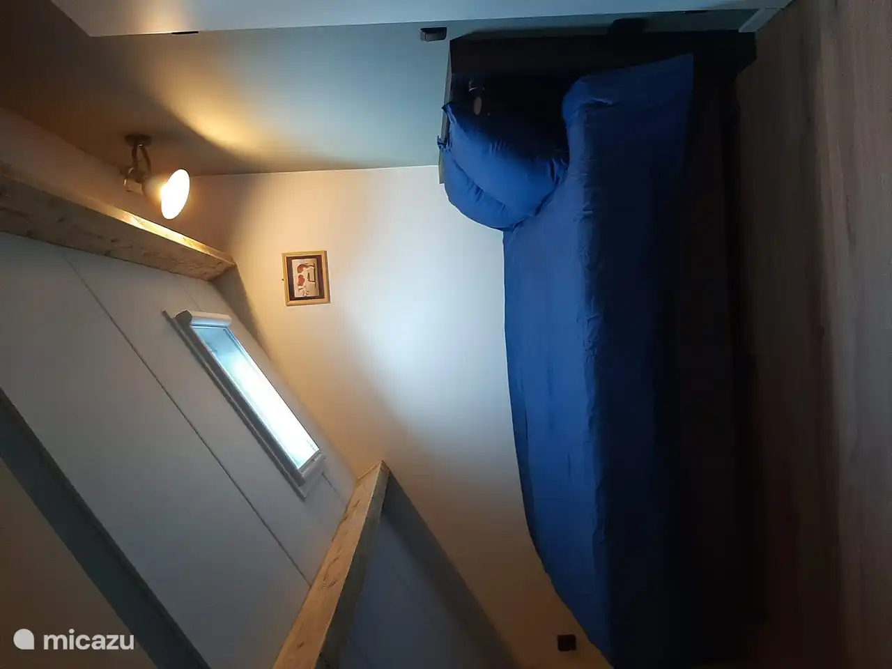 4-Personen-Schlafzimmer zur Gartenseite (Norden) mit Dachfenster (Verdunkelung/Insektenschutz)