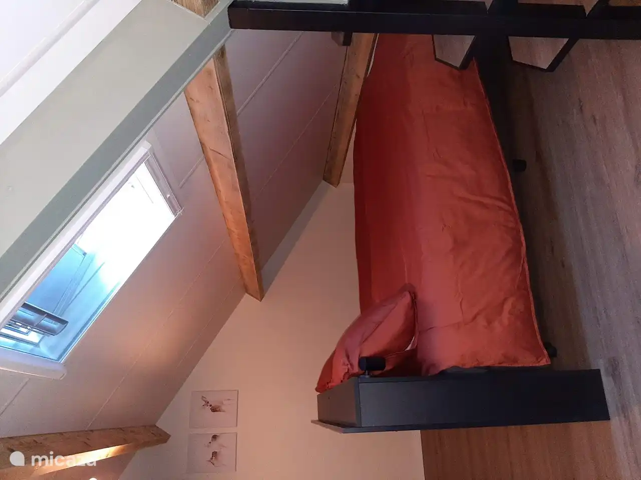 4-Personen-Schlafzimmer zur Gartenseite (Norden) mit Dachfenster (Verdunkelung/Insektenschutz)