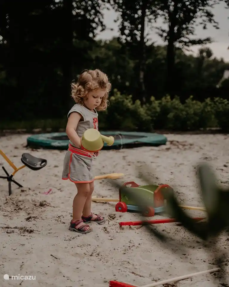 Plätzchen backen im Sandkasten..