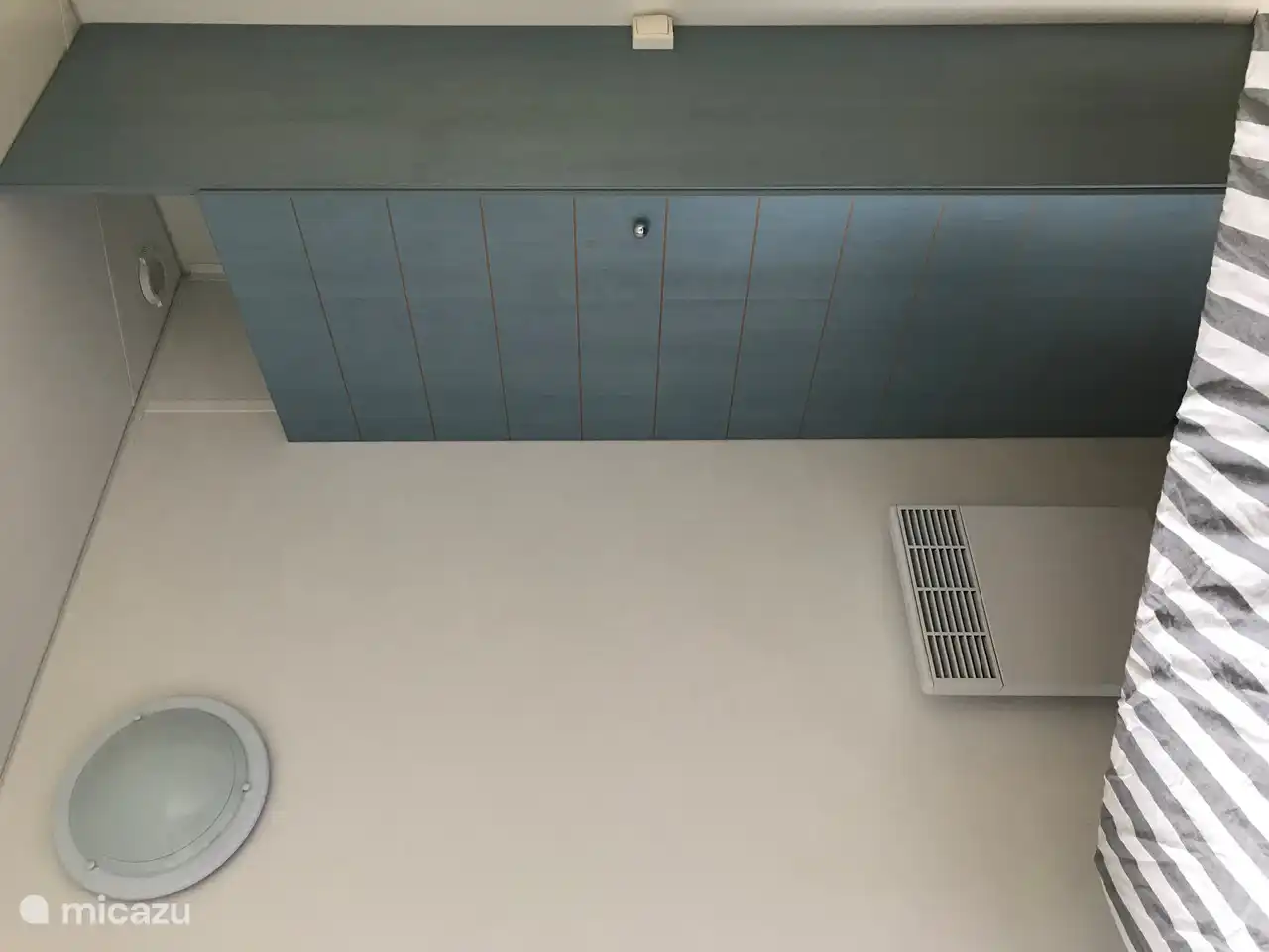 In beiden Schlafzimmern ein hängender Schrank.