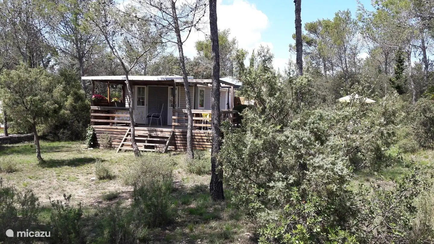 Blick auf die teilweise überdachte Veranda.
