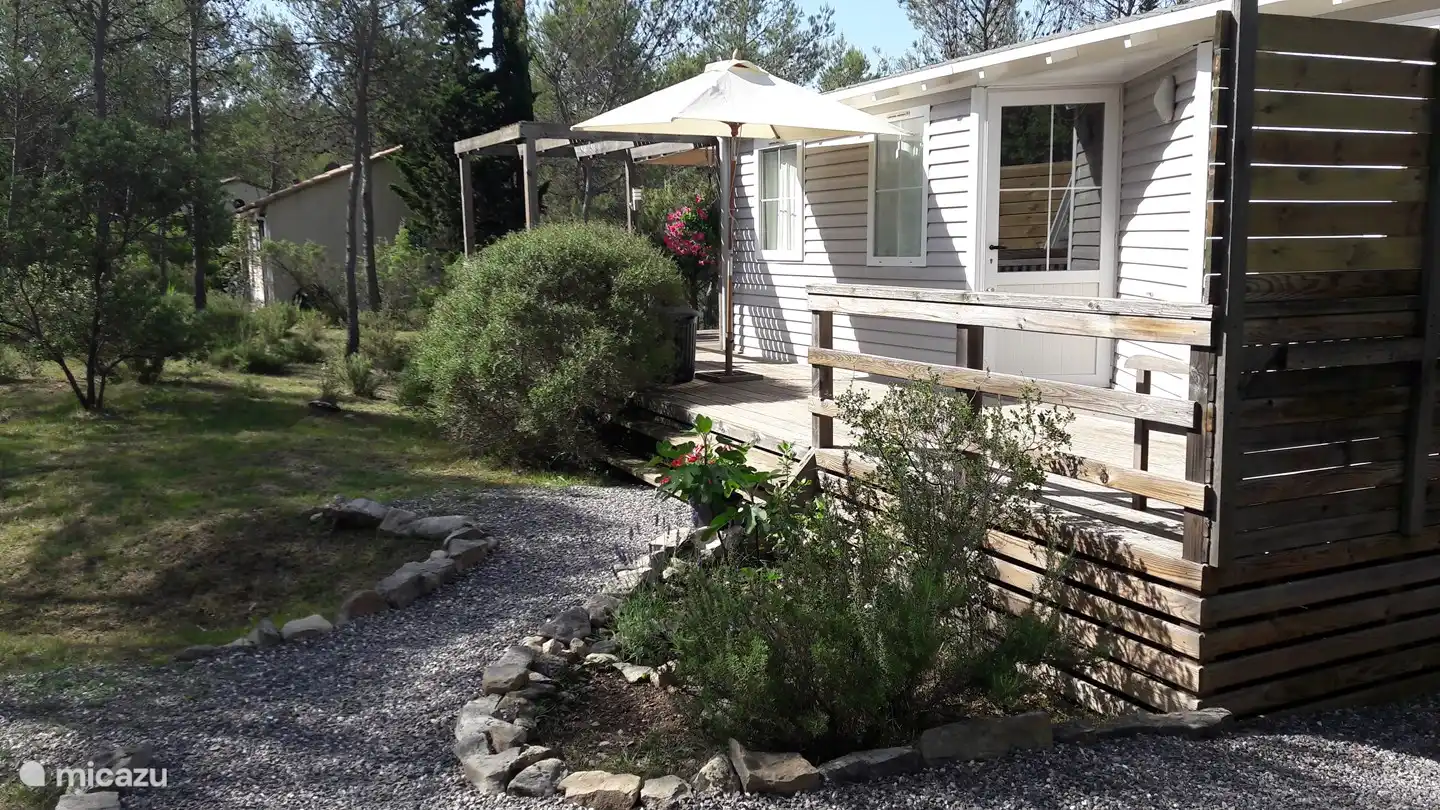 Der Weg zum Eingang.