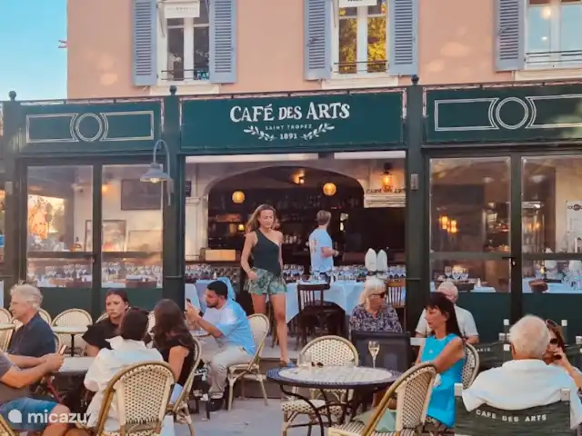 Mobil Home Kon Tiki St Tropez | France, Côte d'Azur, Saint-Tropez - mobil-home Café Des Arts, Place des Lices Saint Tropez