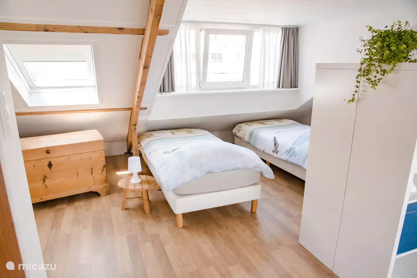 Schlafzimmer mit 4 Einzelbetten