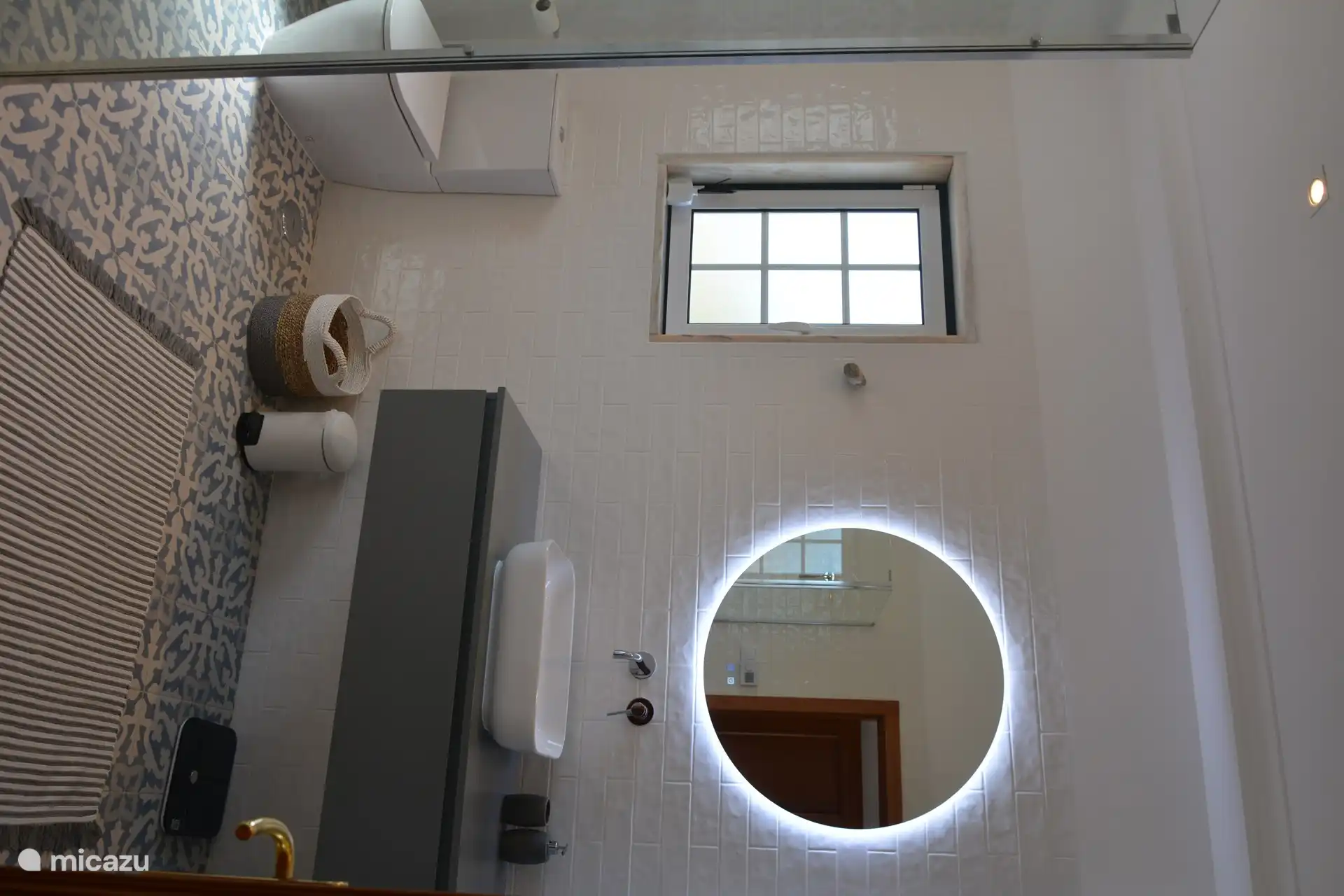 riante badkamer bij master bedroom