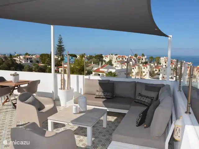 Casa Peixe Dourado en Portugal, Algarve, Carvoeiro - casa vacacional encantador rincón de salón para tomar una buena copa después de un maravilloso día en la playa