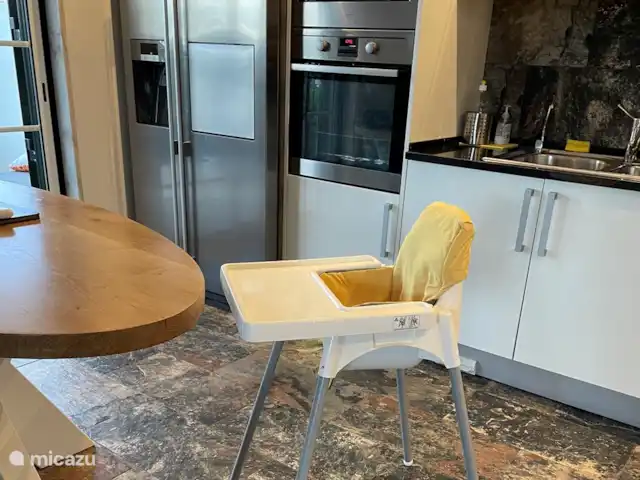 Casa Peixe Dourado en Portugal, Algarve, Carvoeiro - casa vacacional La trona de la cocina no debe faltar.