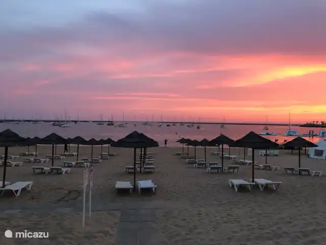 Casa Peixe Dourado en Portugal, Algarve, Carvoeiro - casa vacacional Puesta de sol en la playa de Ferragudo en el Club Nau