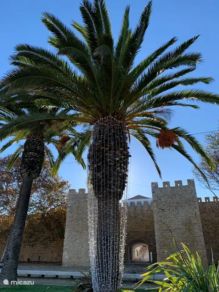 prachtige uitzichten en gebouwen in het nabijgelegen Silves