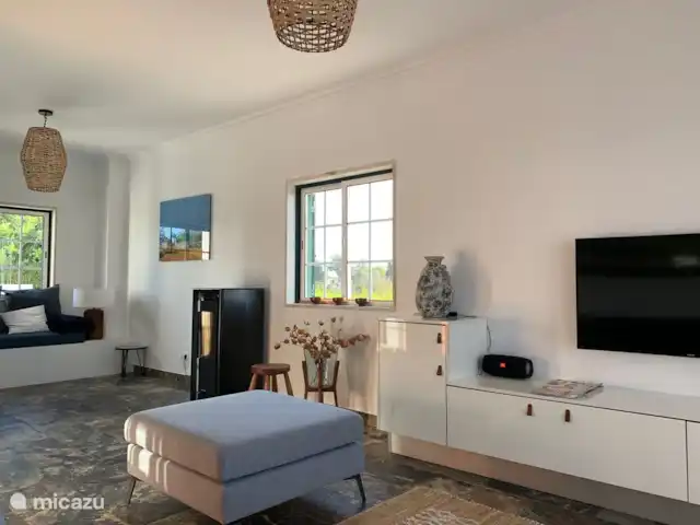Casa Peixe Dourado en Portugal, Algarve, Carvoeiro - casa vacacional Una estupenda estufa de pellets para la temporada de invierno proporciona una calefacción estupenda