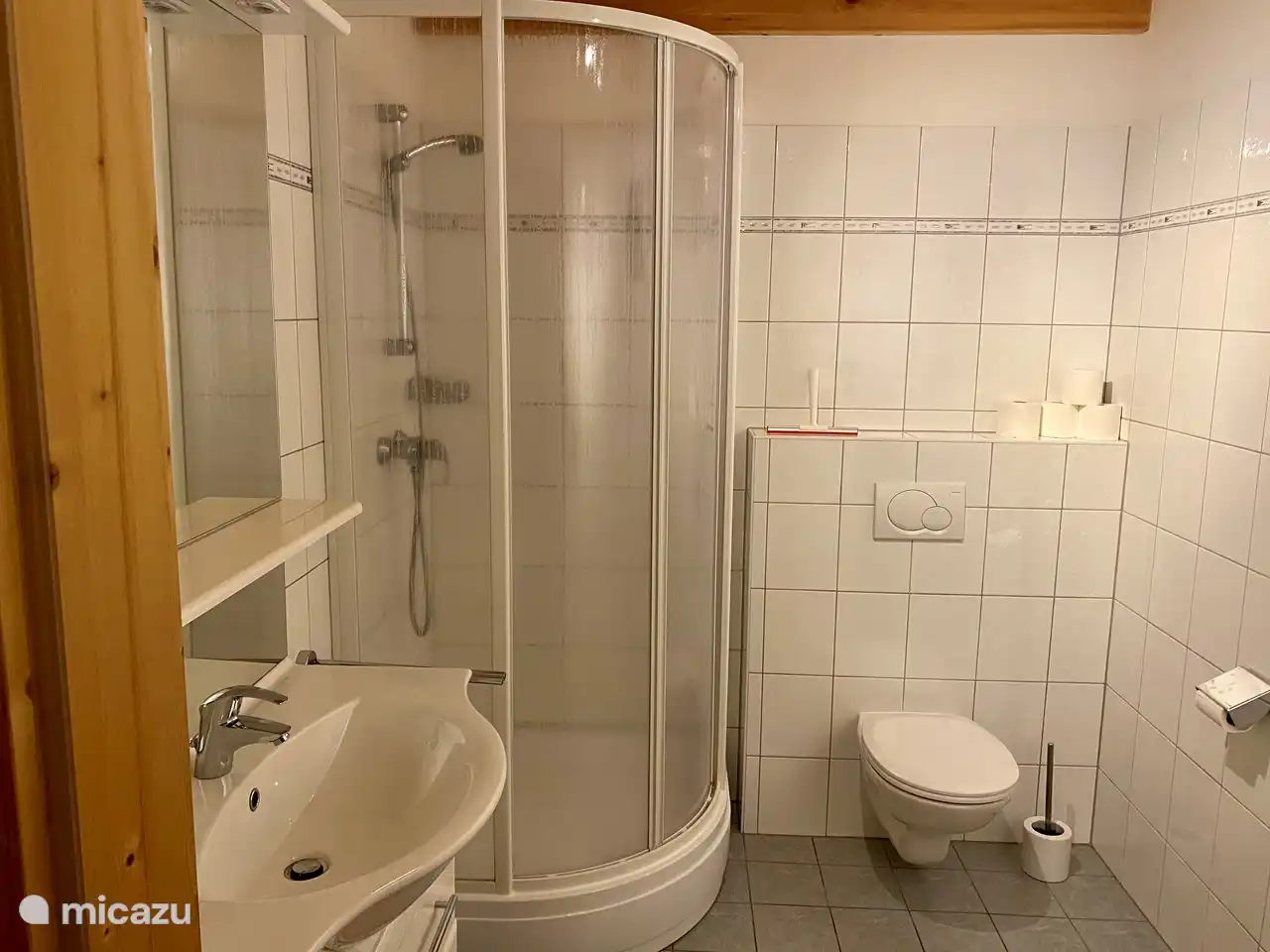 El gran baño de abajo.