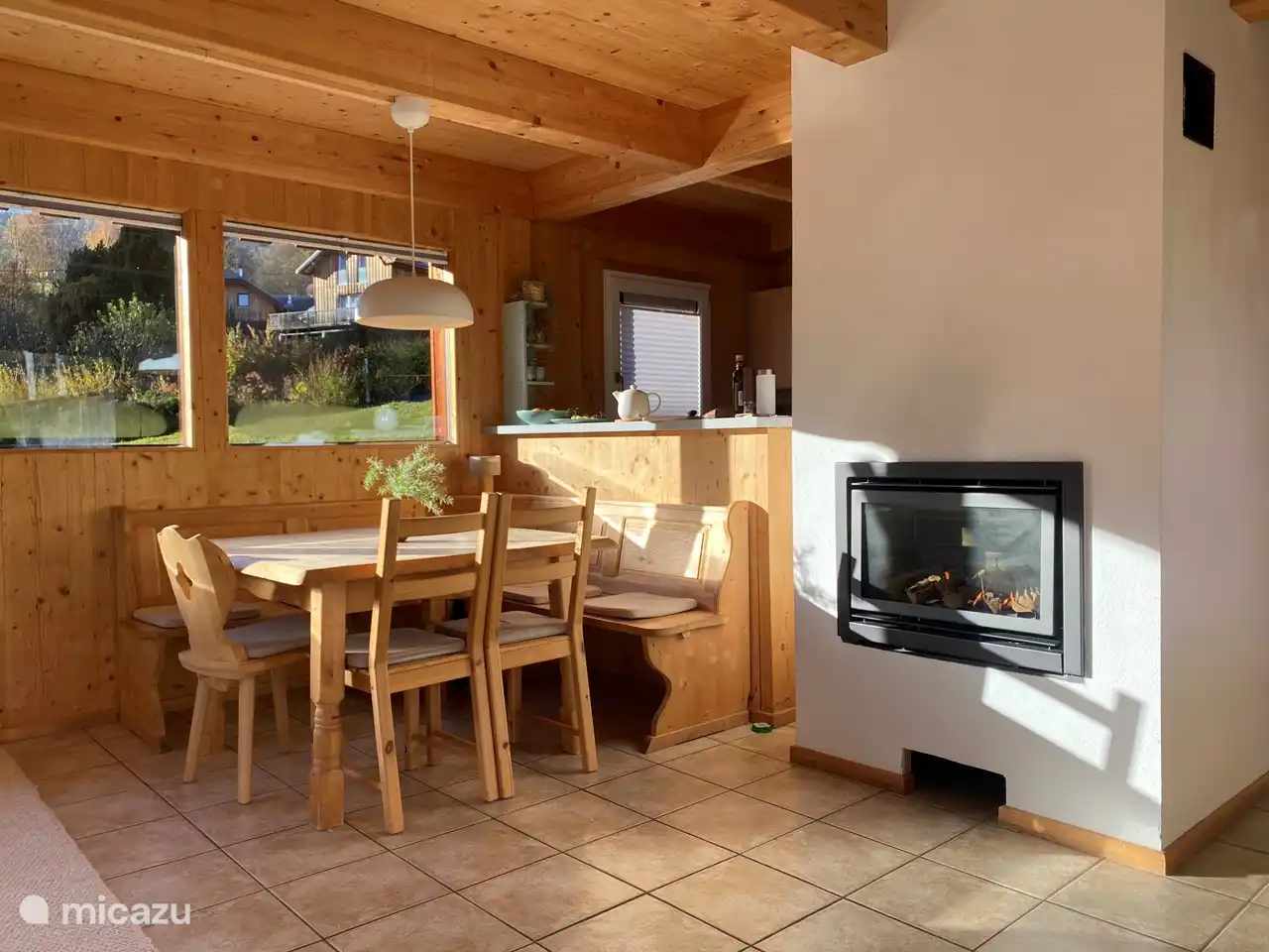 La acogedora mesa del comedor