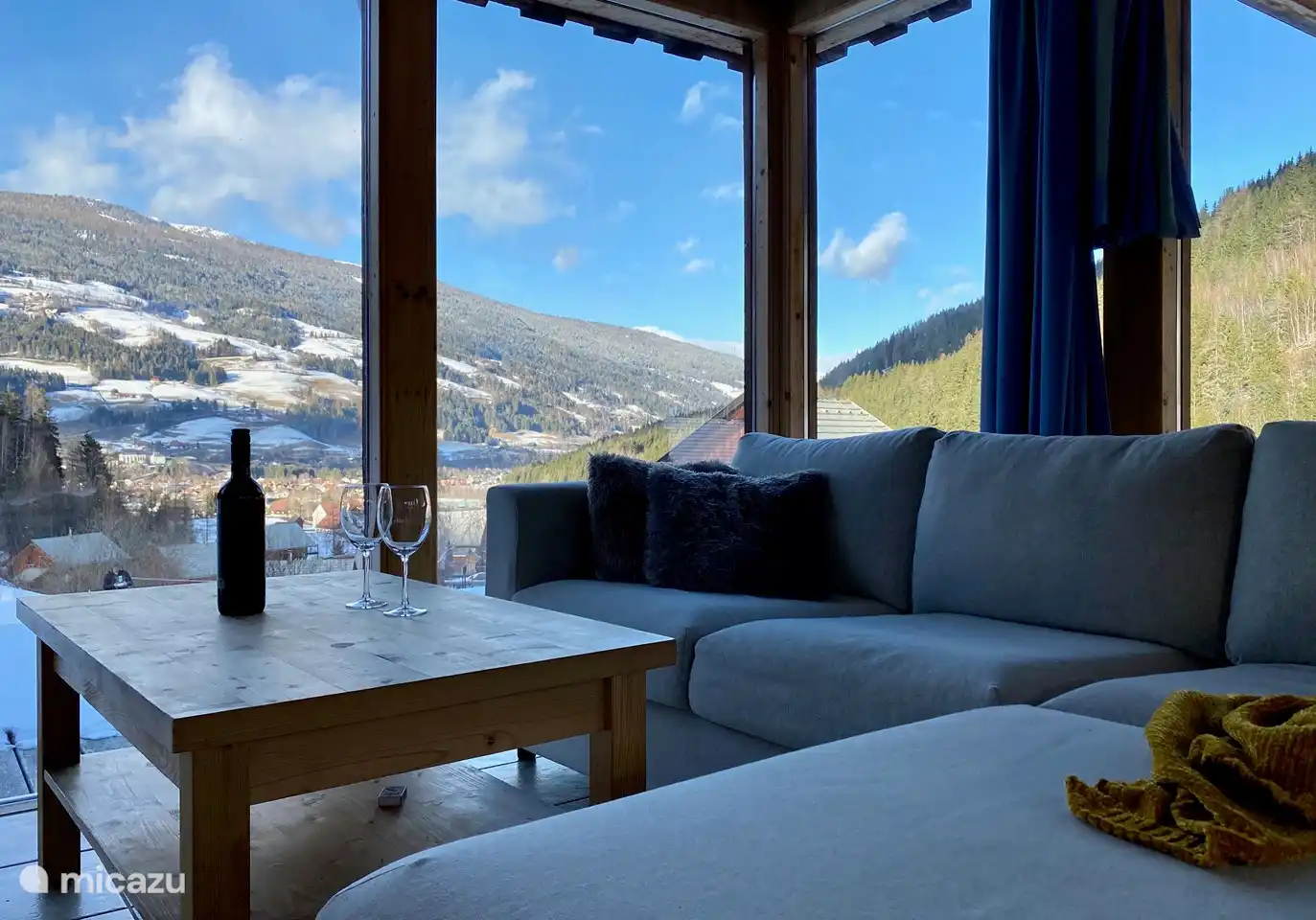 Disfruta de la hermosa vista desde el sofá.