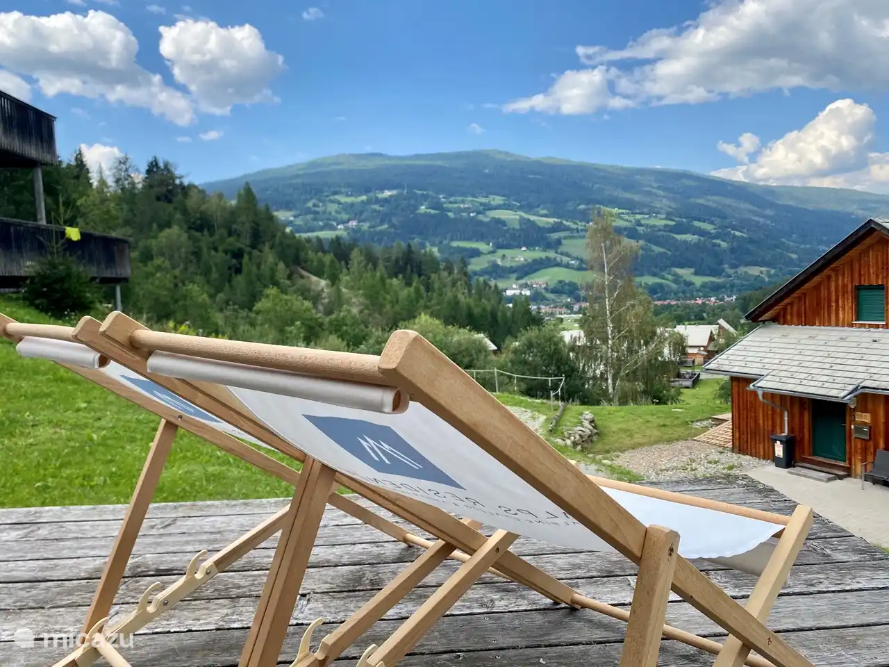 Tumbonas en la terraza