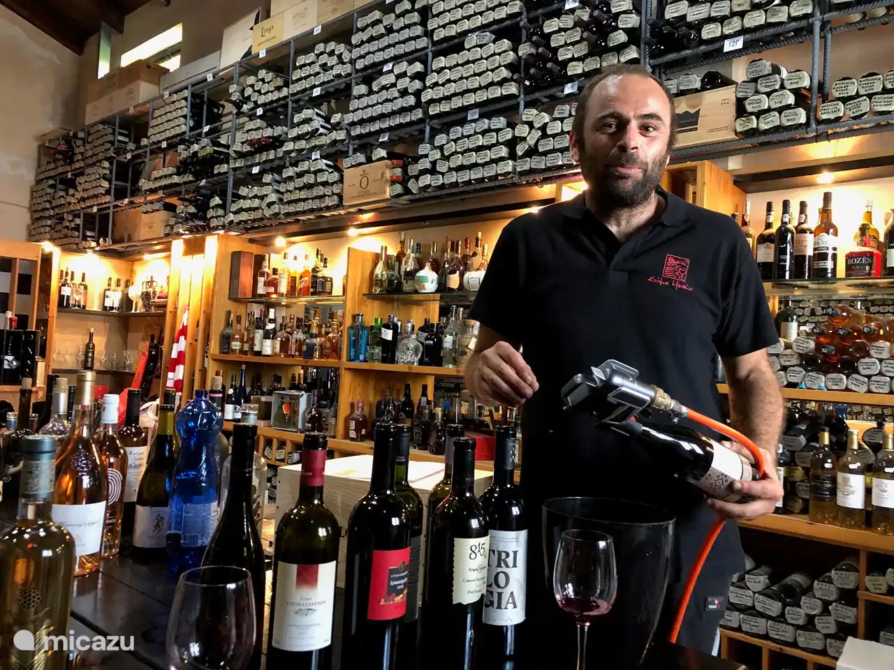 Spirituosengeschäft und Weinprobe Oinolatris Kalyves