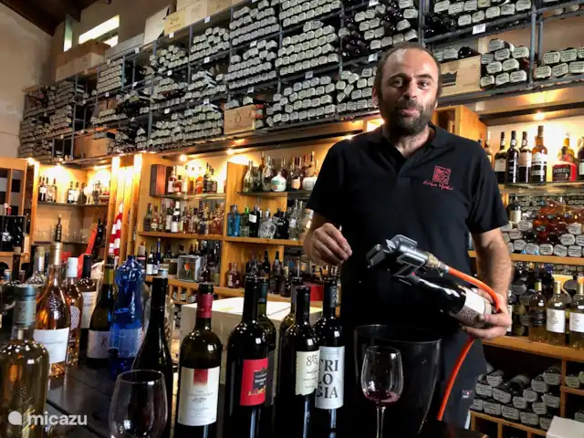 Villa Helios en Grecia, Creta, Xirosterni - villa Tienda de licores y cata de vinos Oinolatris Kalyves