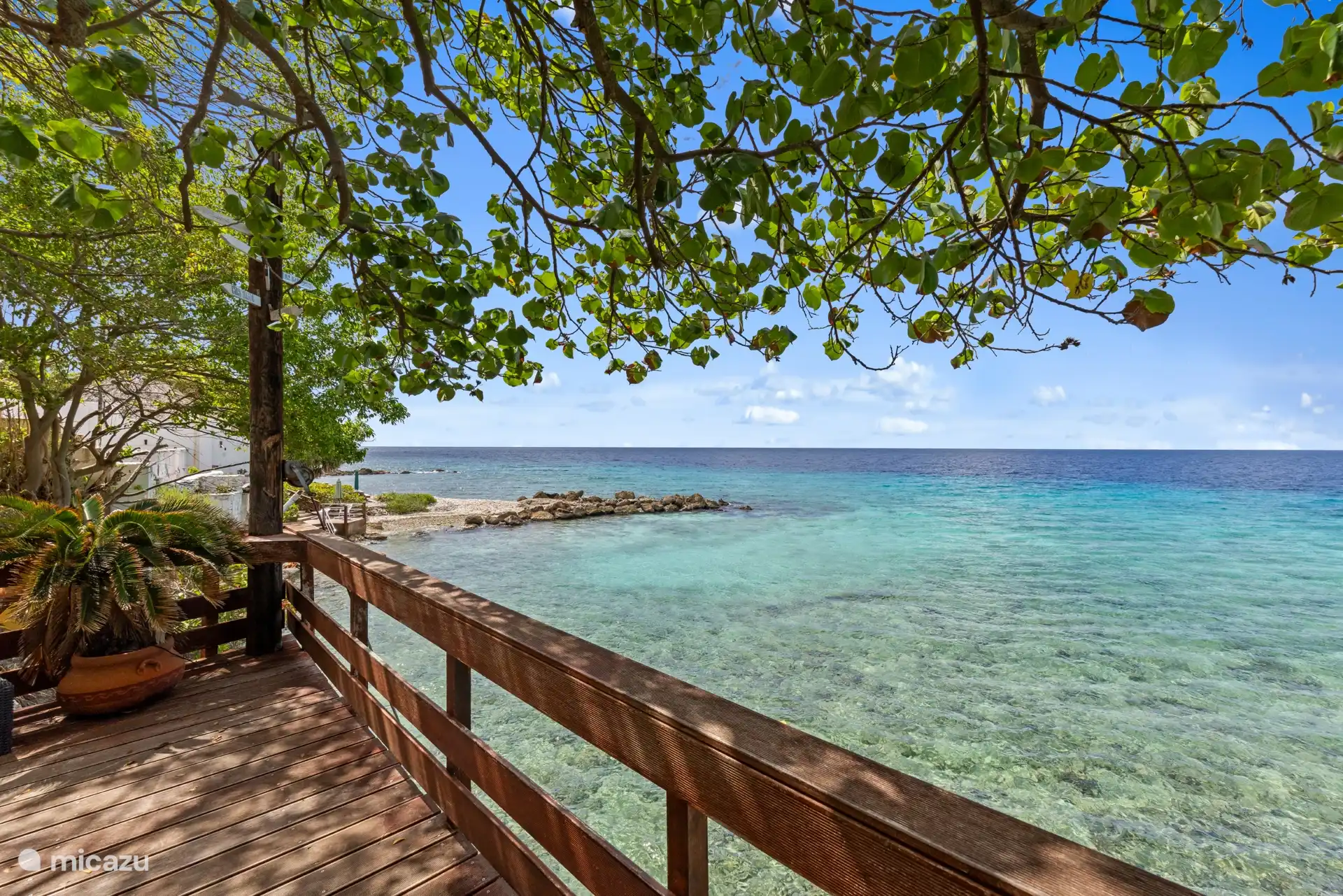 Direkt vor dem Haus (private Treppe zum Meer) befindet sich einer der Top-Tauchplätze (Snake Bay) von Curacao.