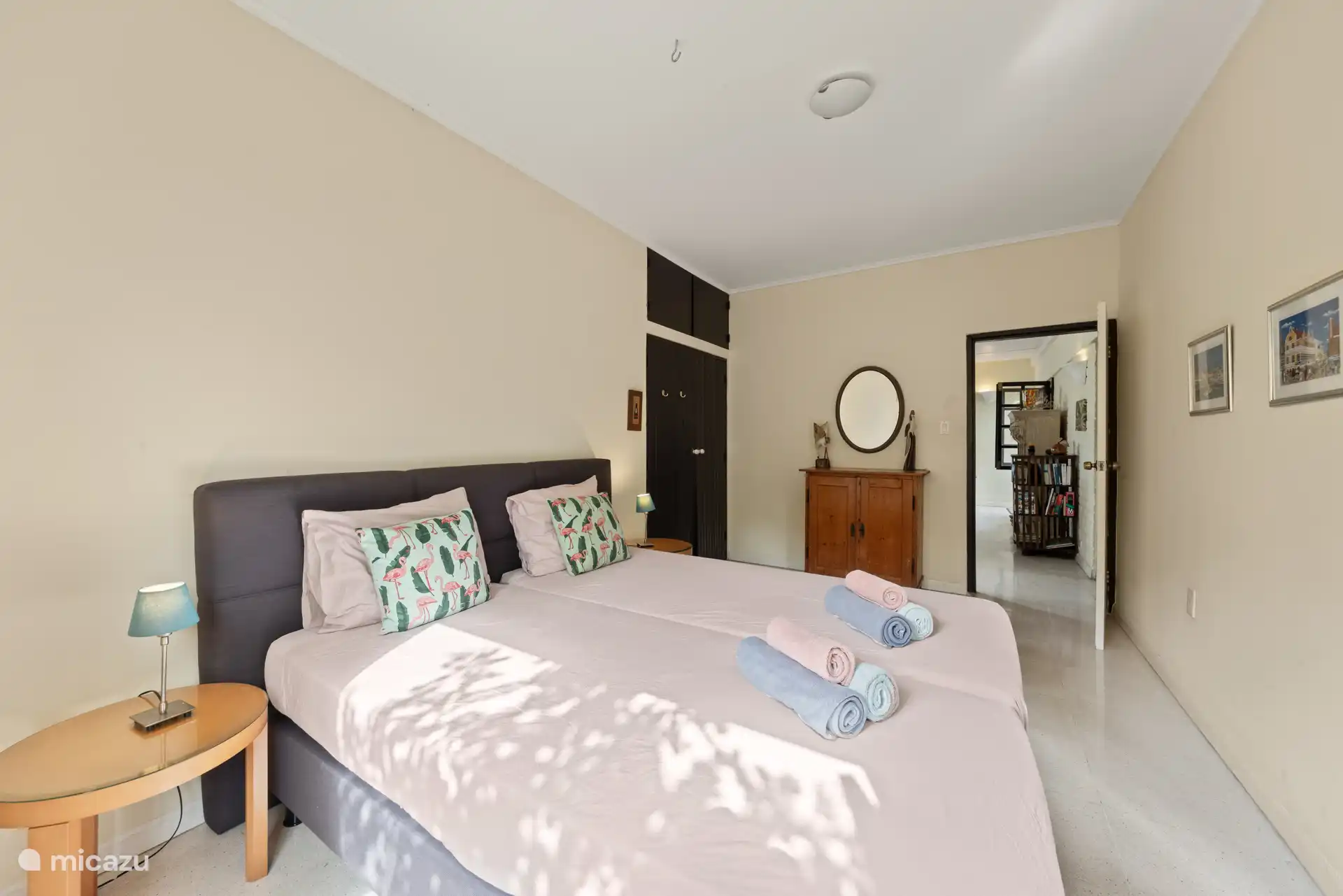 Dieses Zimmer befindet sich an der Vorderseite des Hauses.